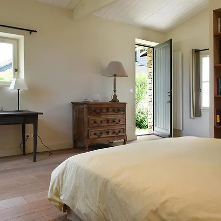 Maison De Famille Avec Jardin Au Centre Du Village - Fr-1-434-120 *