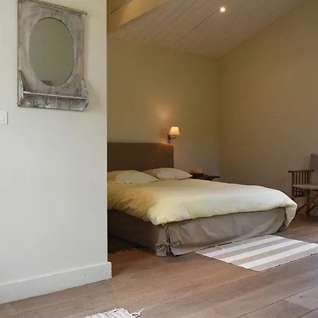 Maison De Famille Avec Jardin Au Centre Du Village - Fr-1-434-120