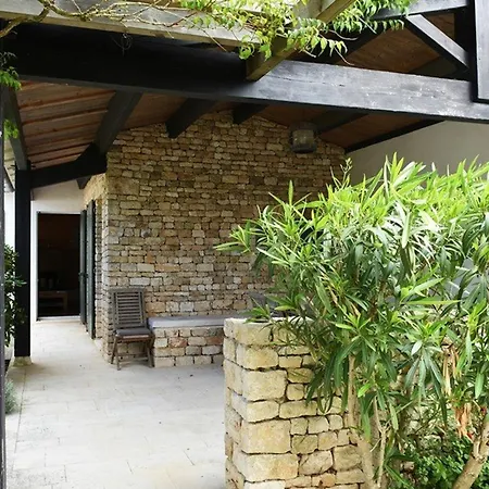 Maison De Famille Avec Jardin Au Centre Du Village - Fr-1-434-120 *