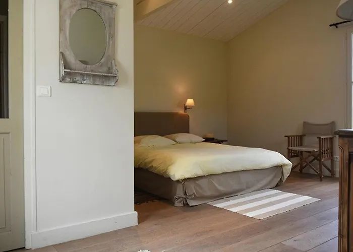 Maison De Famille Avec Jardin Au Centre Du Village - Fr-1-434-120