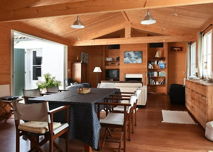 Maison De Famille Avec Jardin Au Centre Du Village - Fr-1-434-120 Les Portes-en-Re