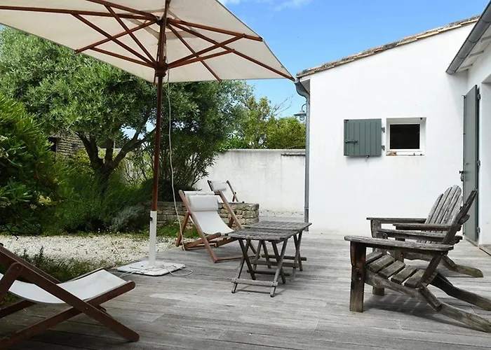 Maison De Famille Avec Jardin Au Centre Du Village - Fr-1-434-120 * Les Portes-en-Re