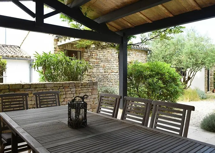 Maison De Famille Avec Jardin Au Centre Du Village - Fr-1-434-120 *